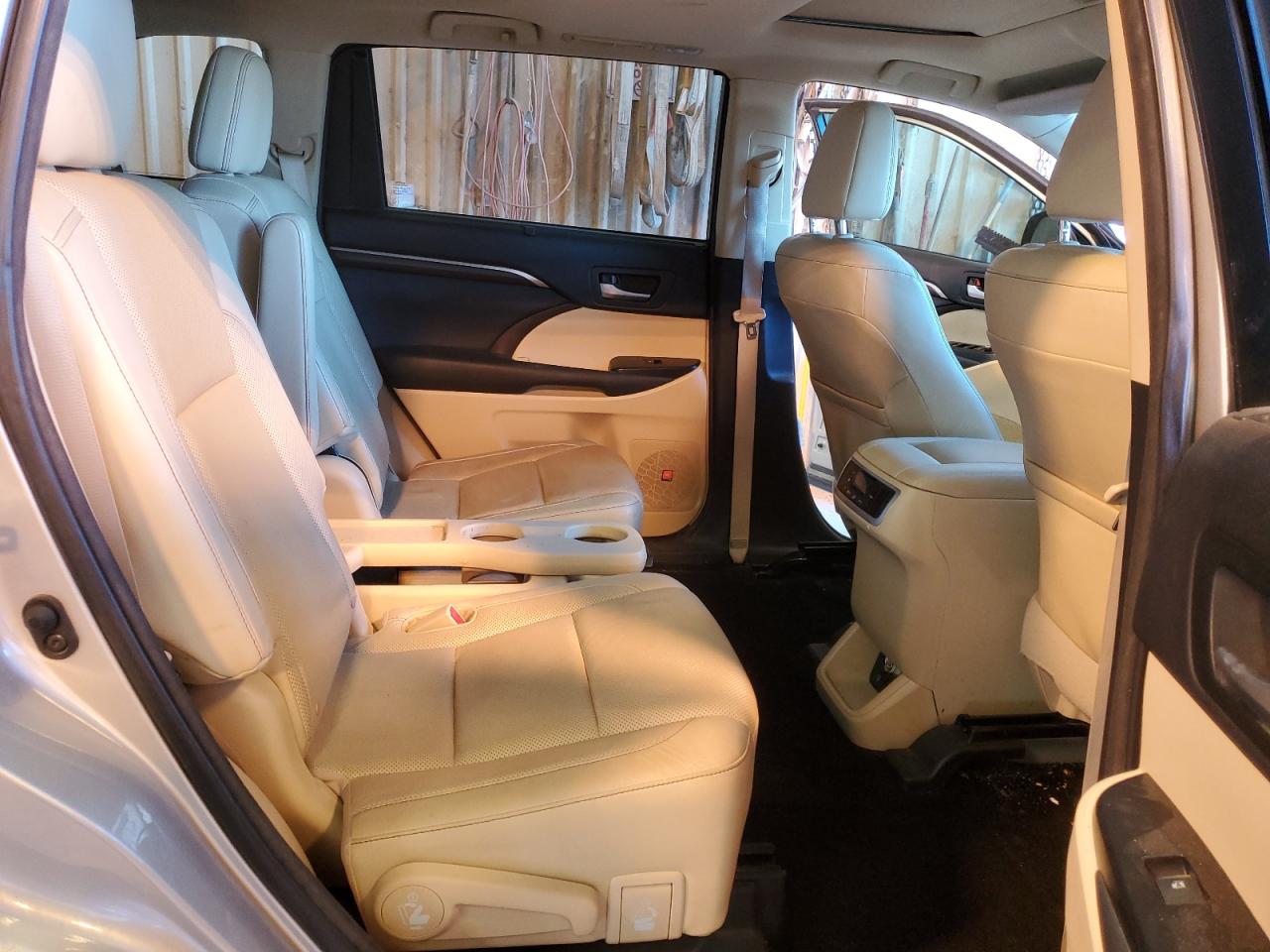 2014 Toyota Highlander - Image 11