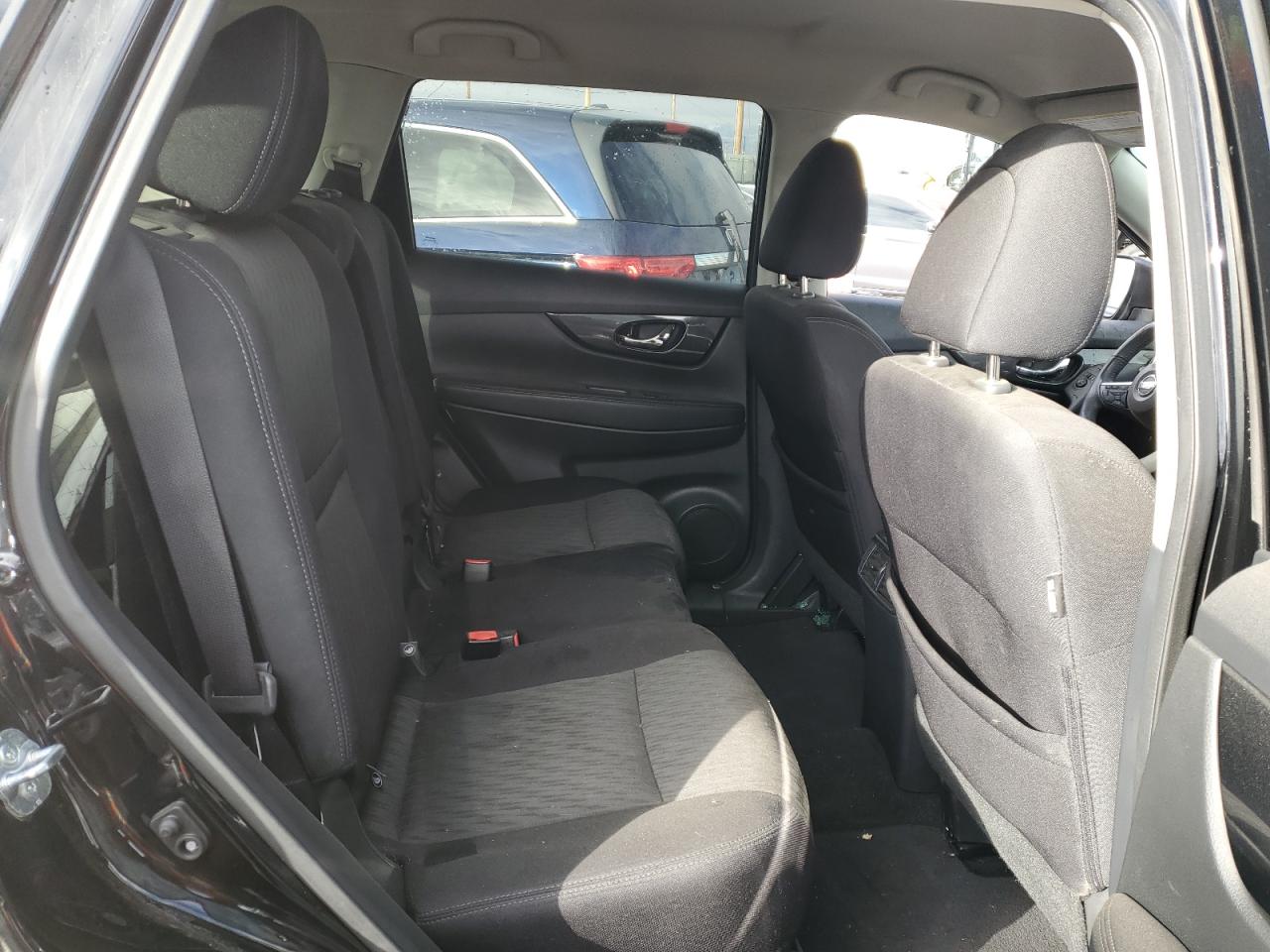 2017 Nissan Rogue - Image 10