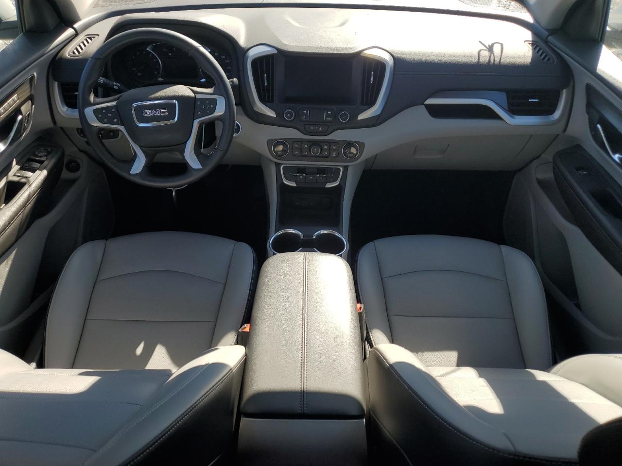 2022 GMC Terrain - Image 8
