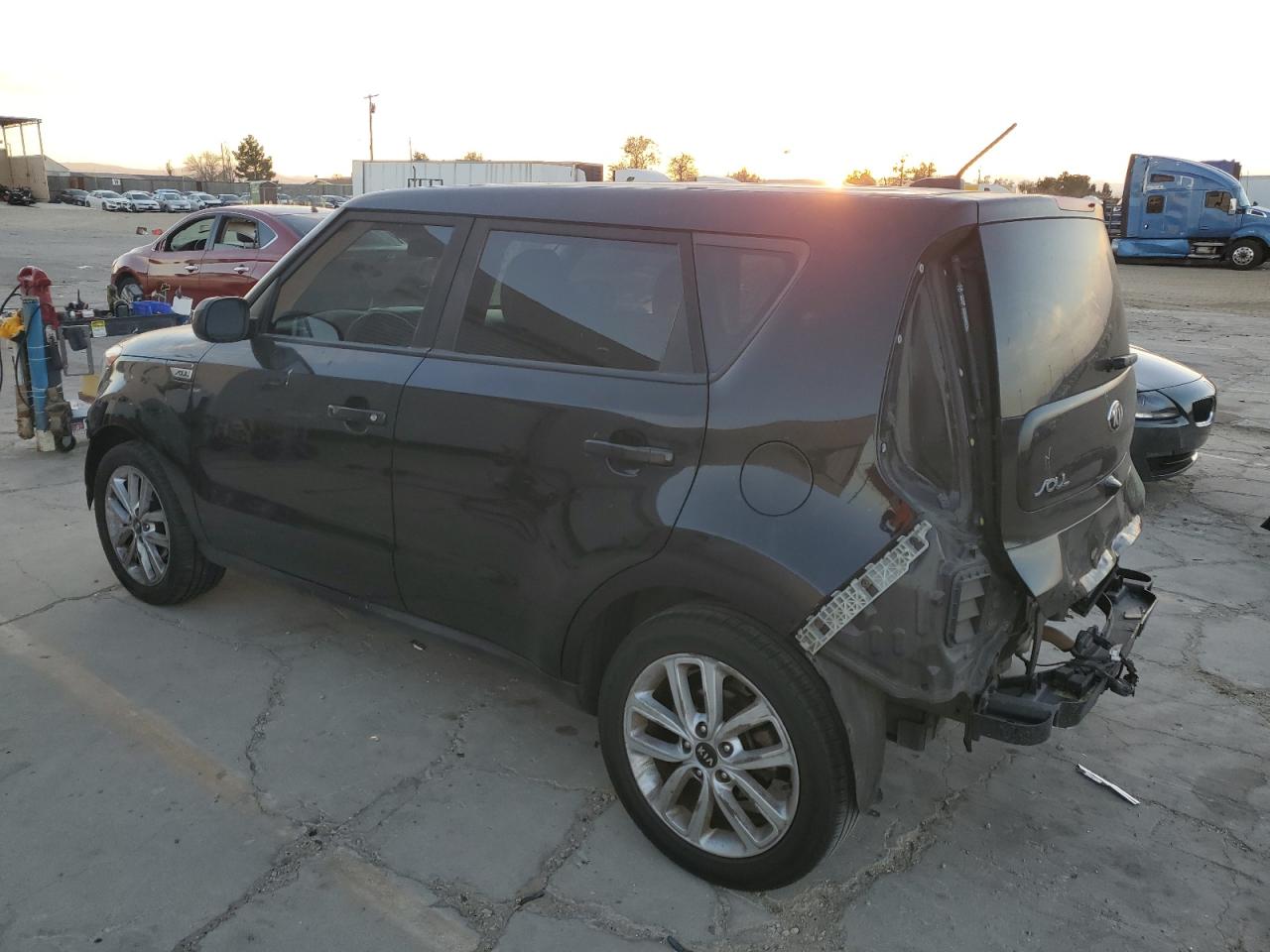 VIN KNDJP3A58K7652807 2019 KIA SOUL no.2