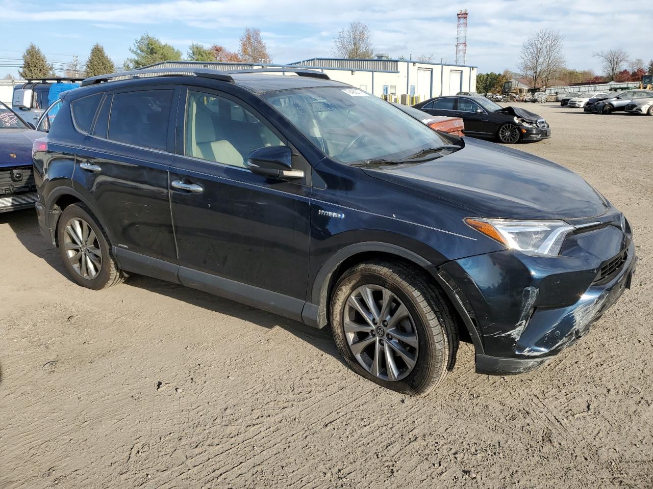 VIN JTMDJREV7HD114668 2017 TOYOTA RAV4 no.4