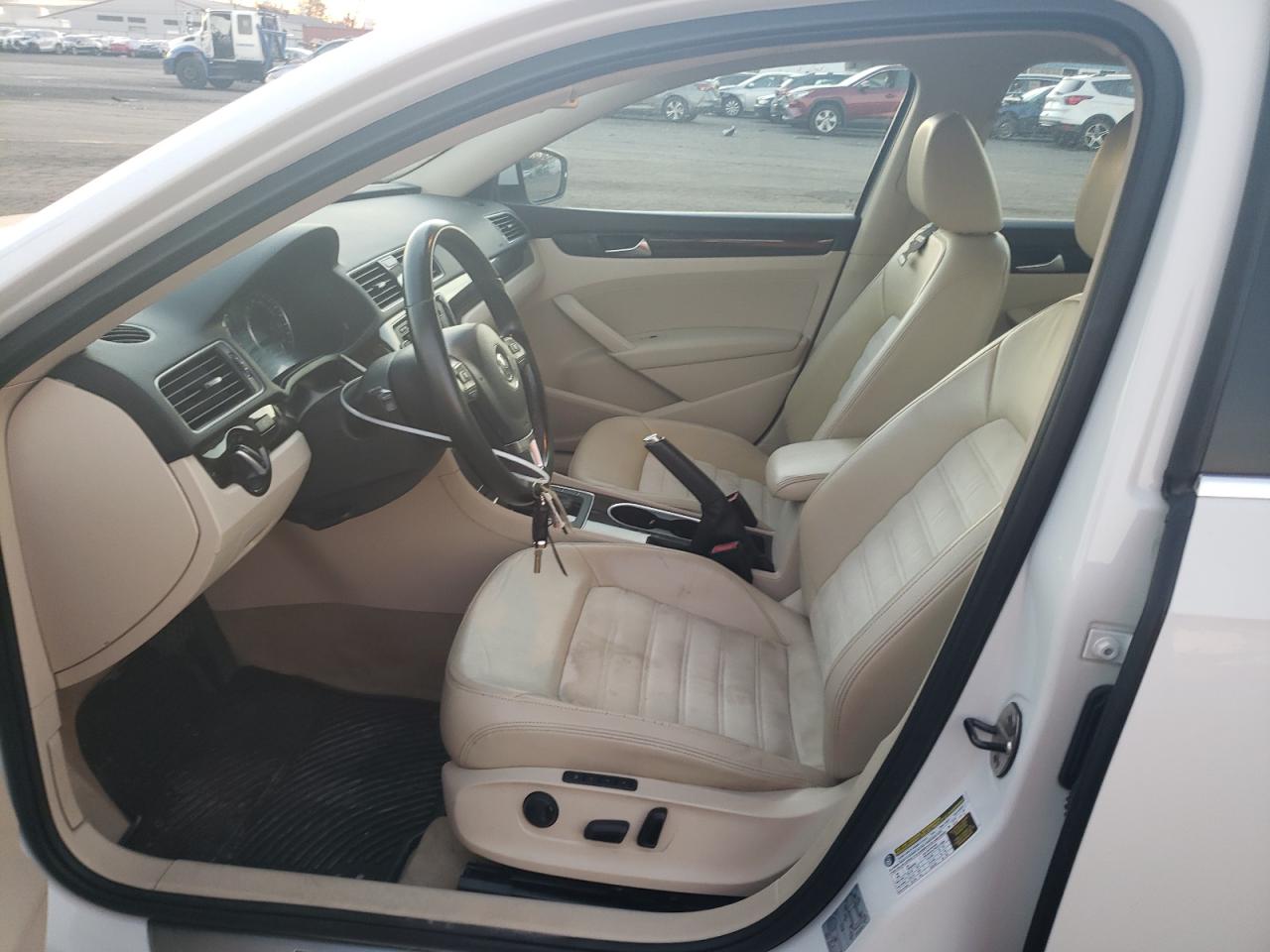 2014 Volkswagen Passat - Image 7