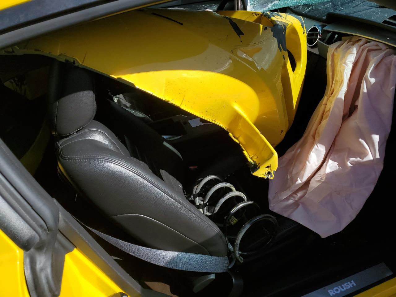 2005 Ford Mustang - Image 12