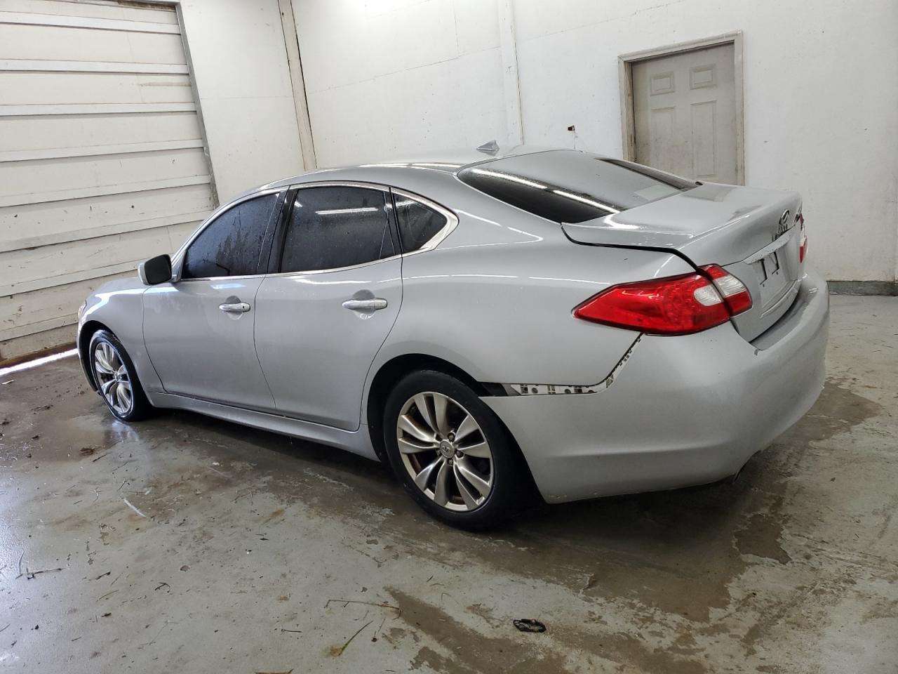 2012 Infiniti M - Image 2
