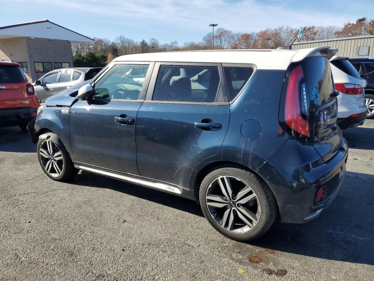 VIN KNDJP3A56J7594954 2018 KIA SOUL no.2