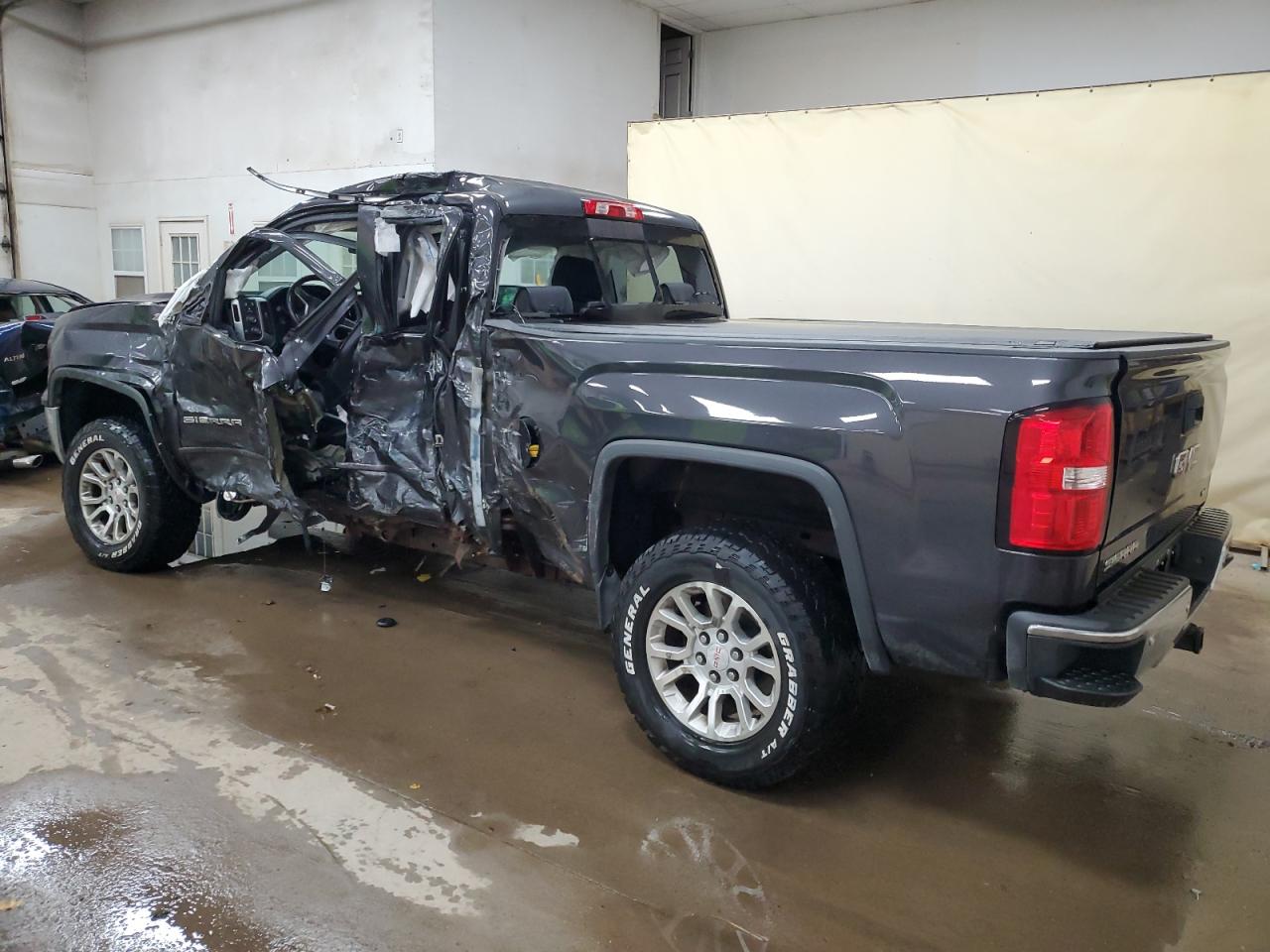 2015 GMC Sierra - Image 2