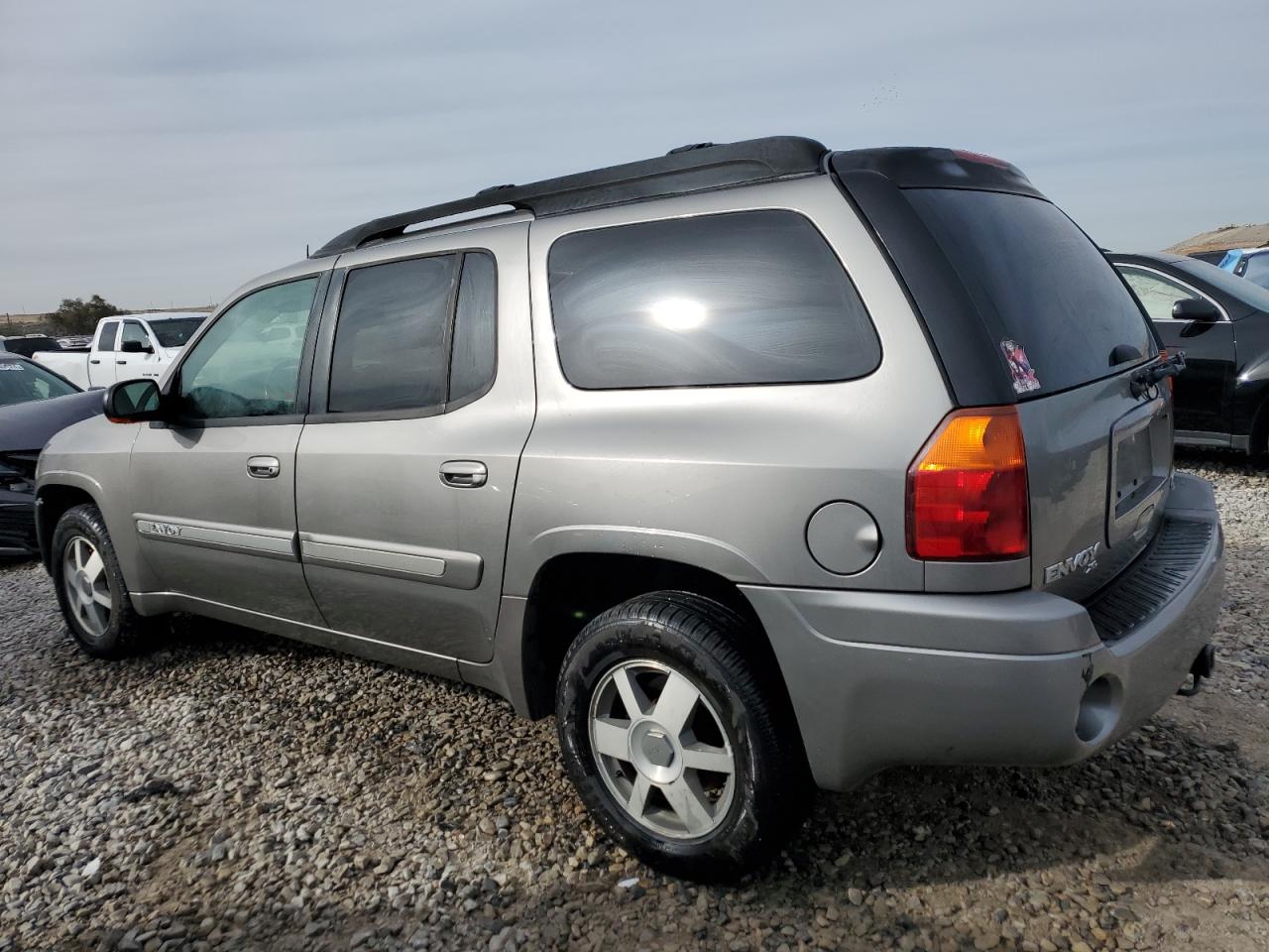2005 GMC Envoy - Image 2