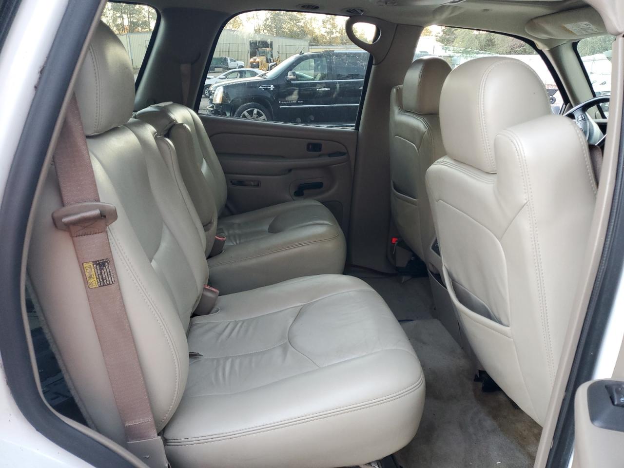 2005 Chevrolet Tahoe - Image 11