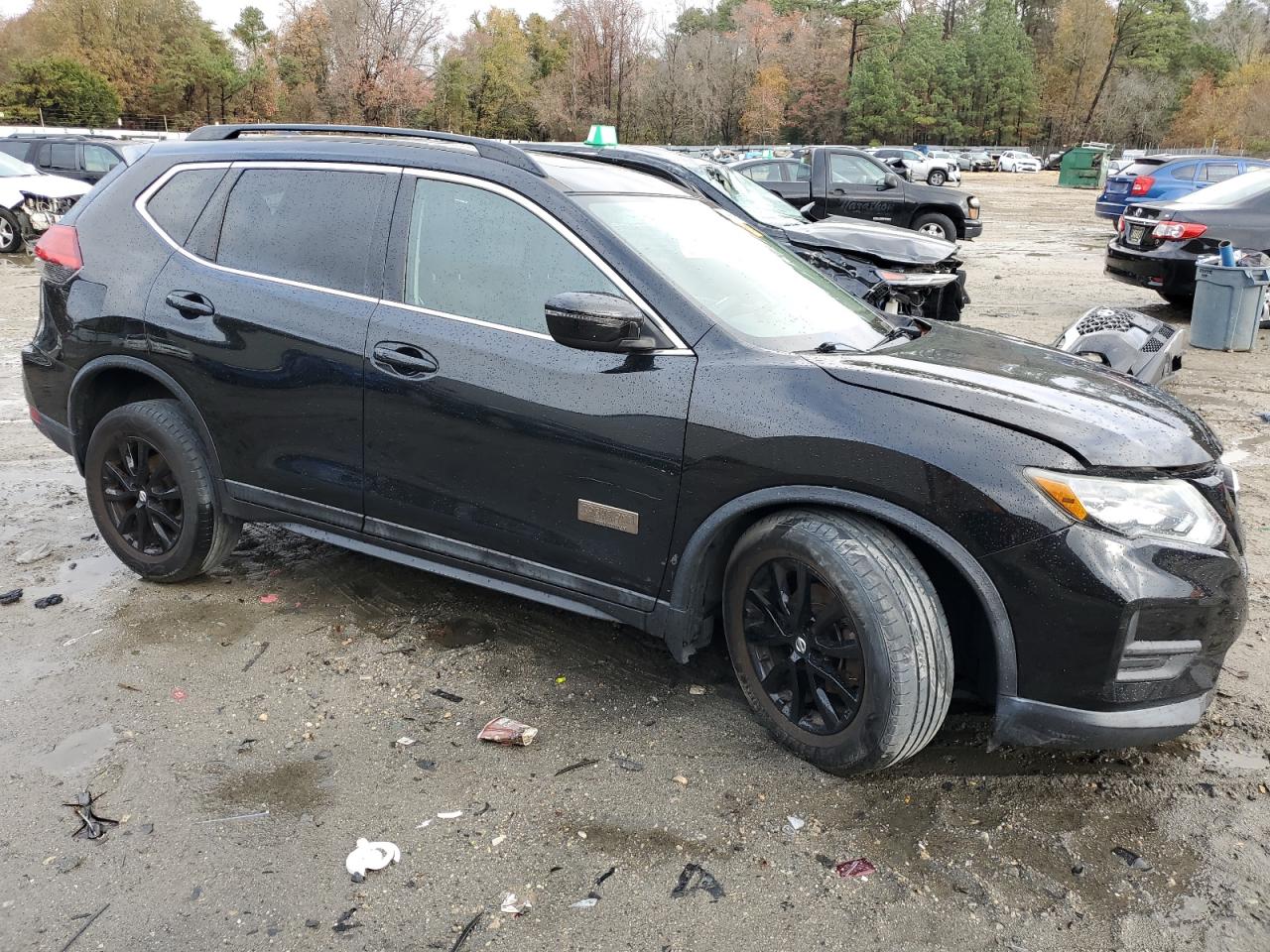 2017 Nissan Rogue - Image 4