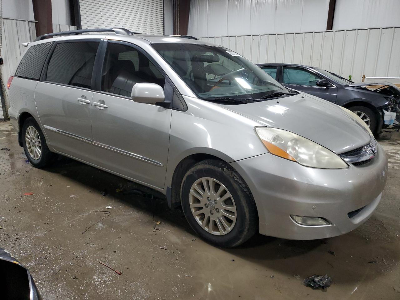 2010 Toyota Sienna - Image 4