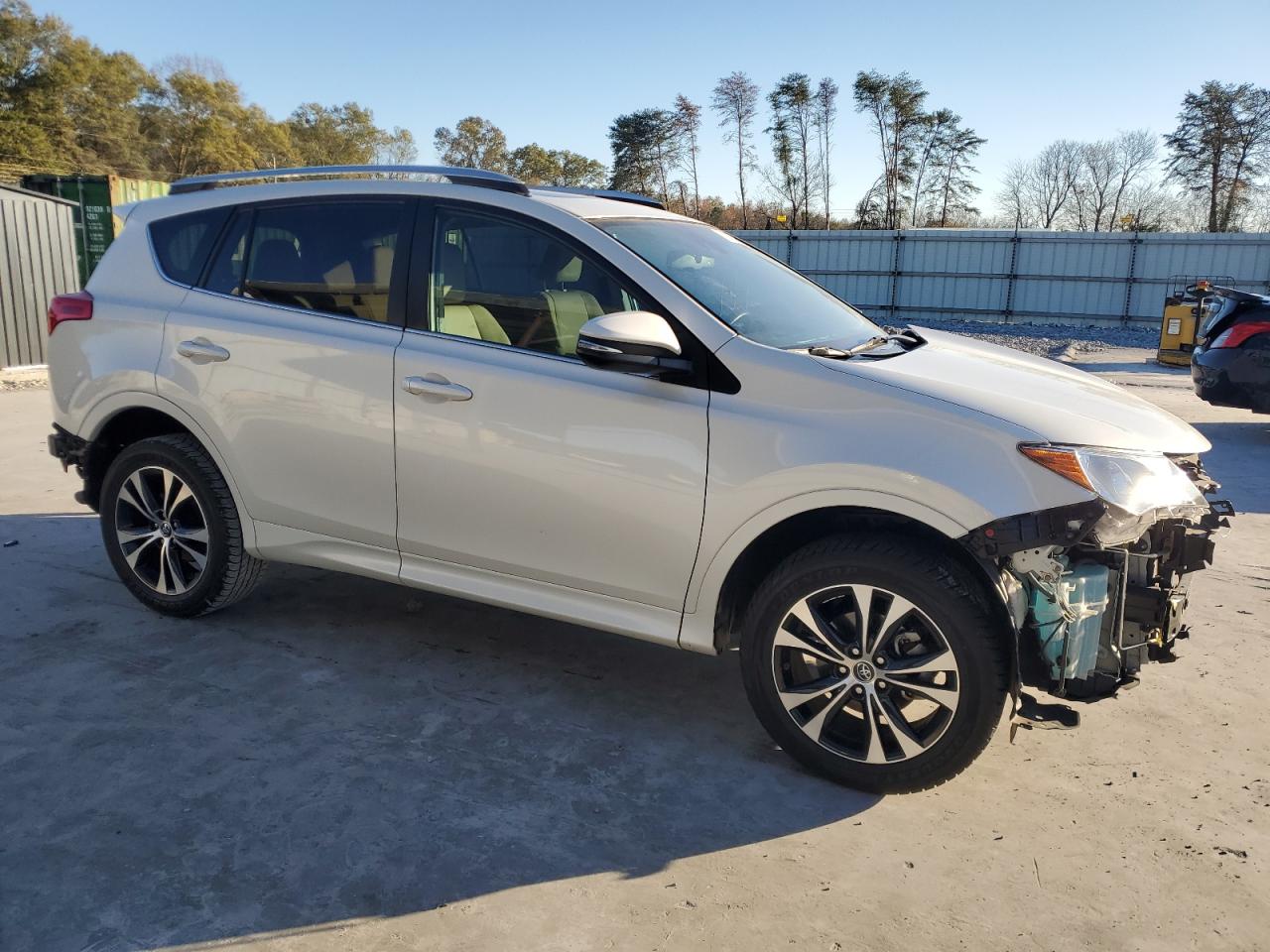 2015 Toyota RAV 4 - Image 4