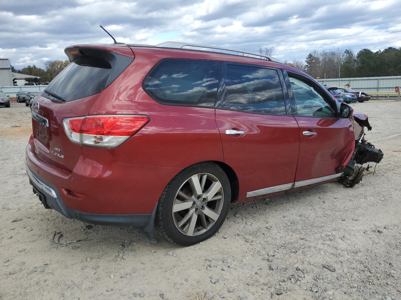 2014 Nissan Pathfinder - Image 3
