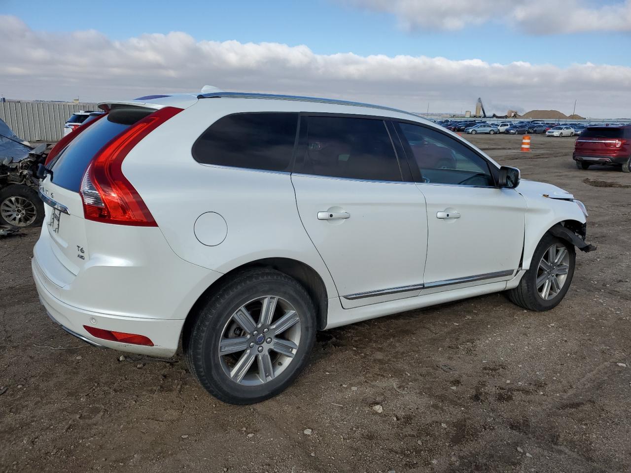 2016 Volvo XC60 - Image 3