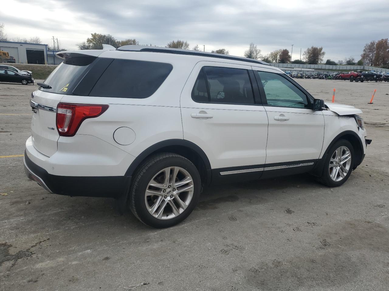 2016 Ford Explorer - Image 3
