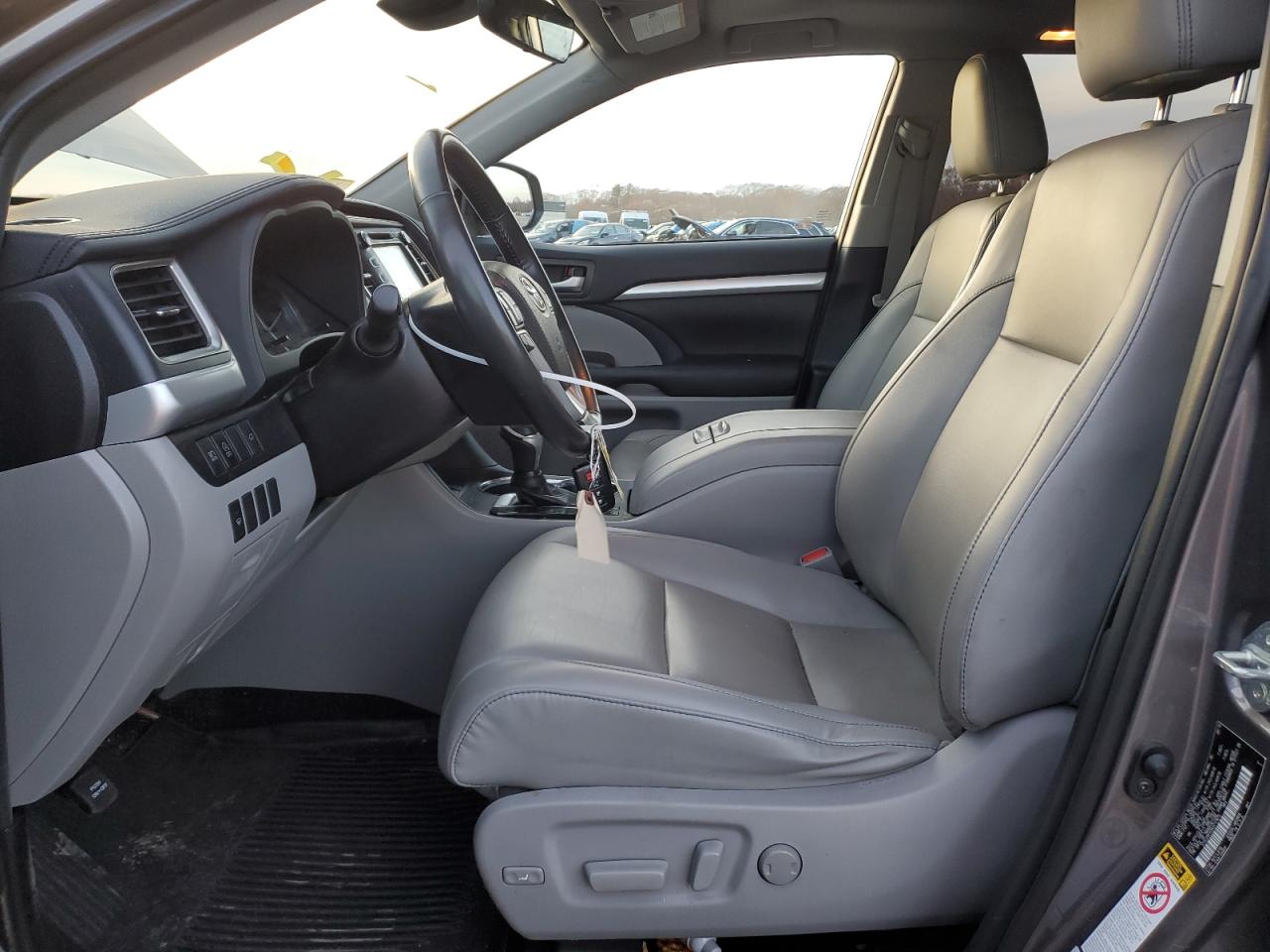 2019 Toyota Highlander - Image 7