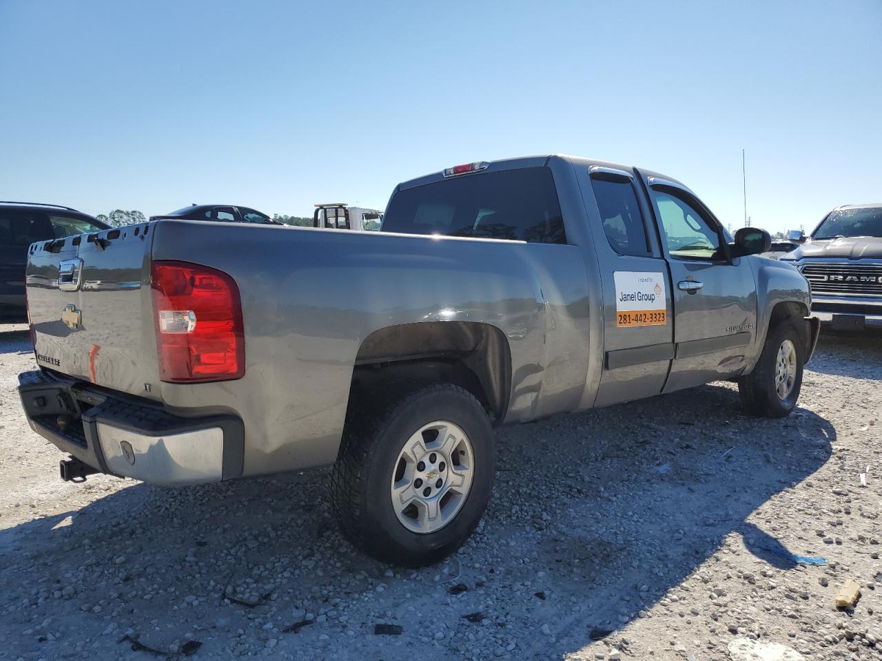 2007 Chevrolet Silverado - Image 3