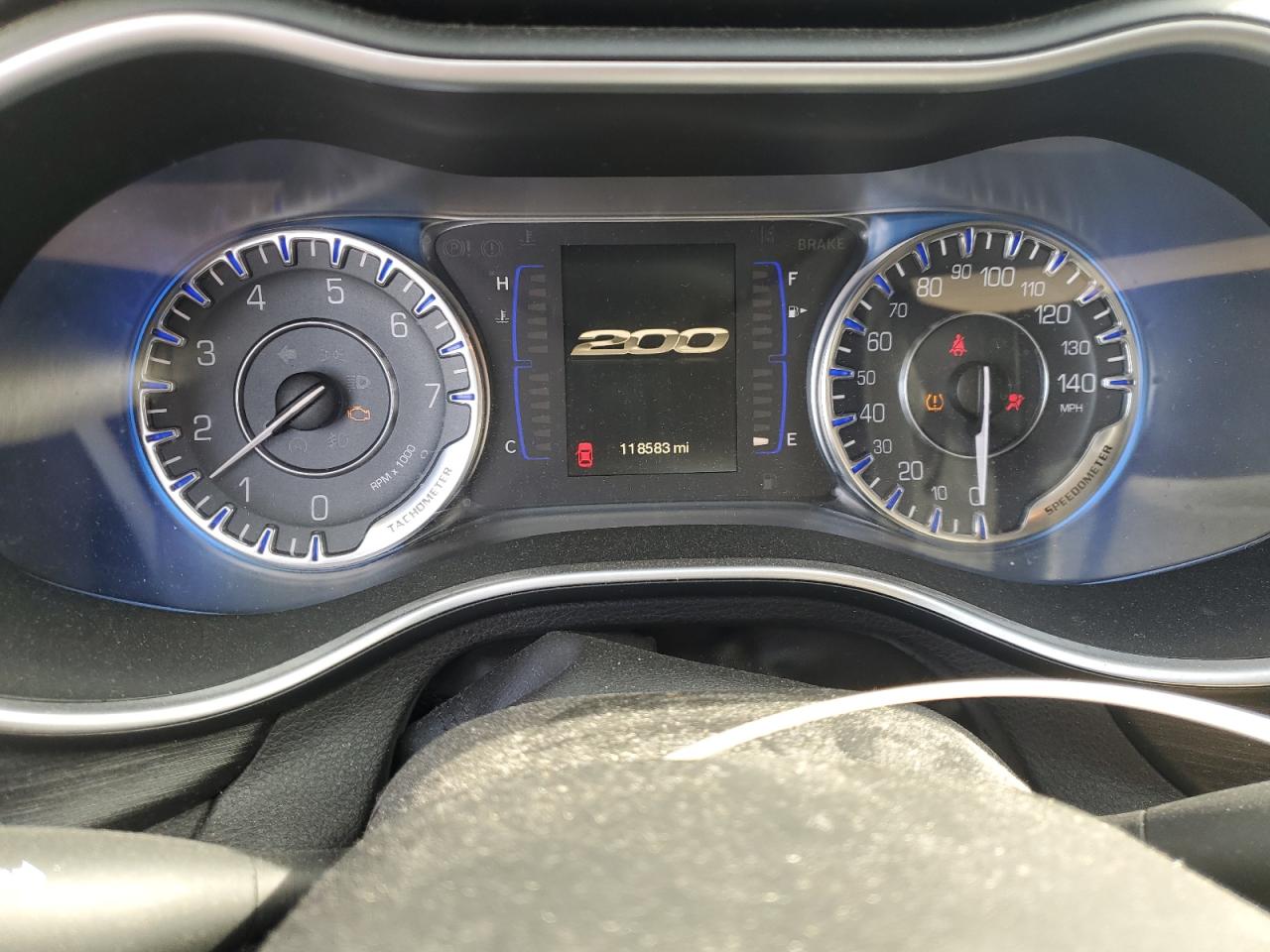 2015 Chrysler 200 - Image 9