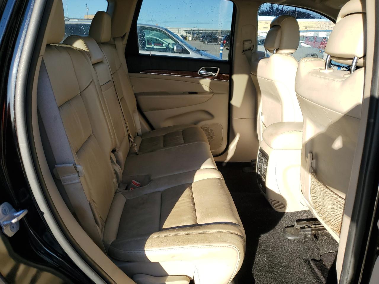 2012 Jeep Grand Cherokee - Image 11