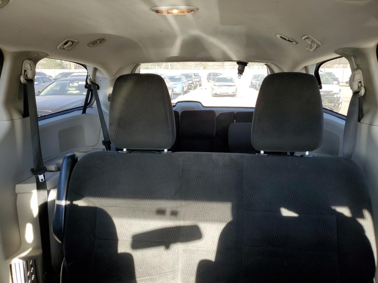2018 Dodge Caravan - Image 10