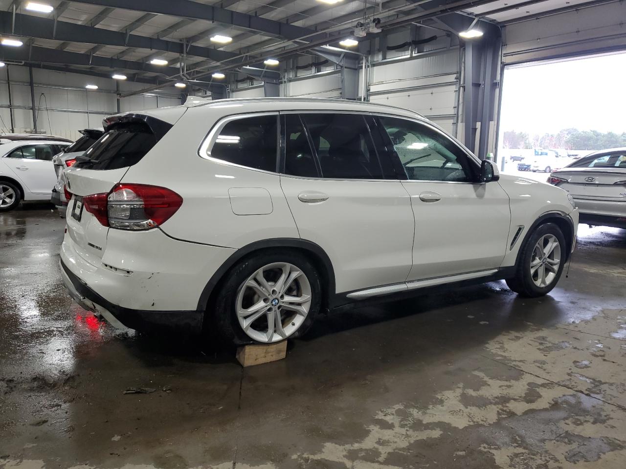 VIN 5UXTR9C59KLD90260 2019 BMW X3 no.3