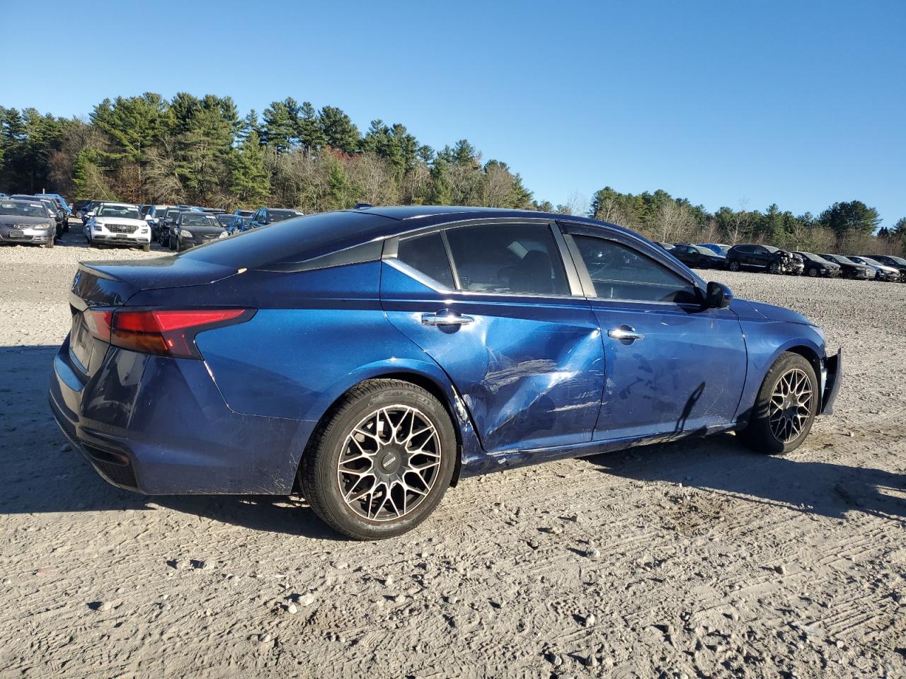 2020 Nissan Altima - Image 3