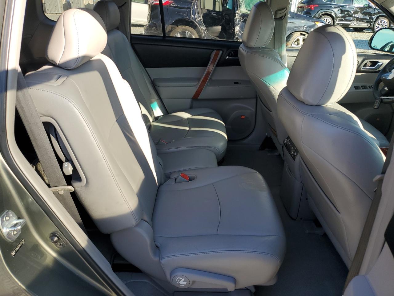 2010 Toyota Highlander - Image 11