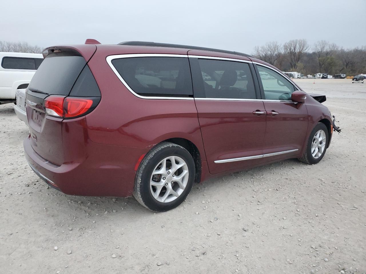2017 Chrysler Pacifica - Image 3