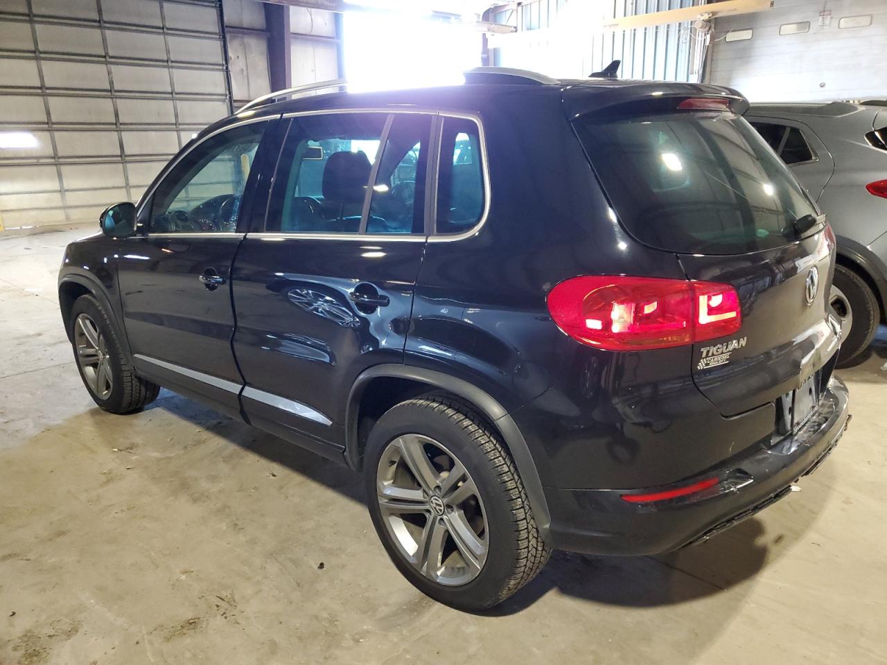 VIN WVGUV7AXXHK031288 2017 VOLKSWAGEN TIGUAN no.2