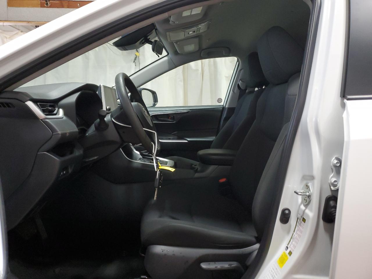 2023 Toyota RAV 4 - Image 7