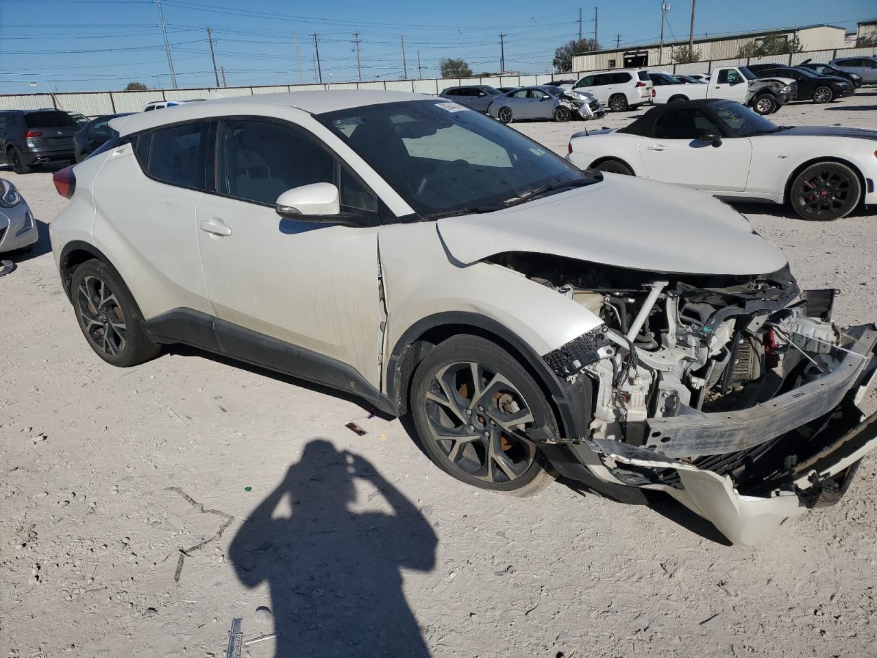 VIN NMTKHMBX0JR017557 2018 TOYOTA C-HR no.4