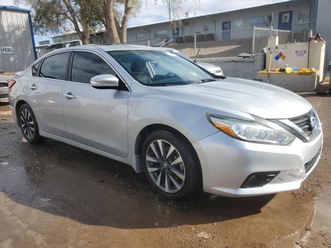 2016 Nissan Altima - Image 4