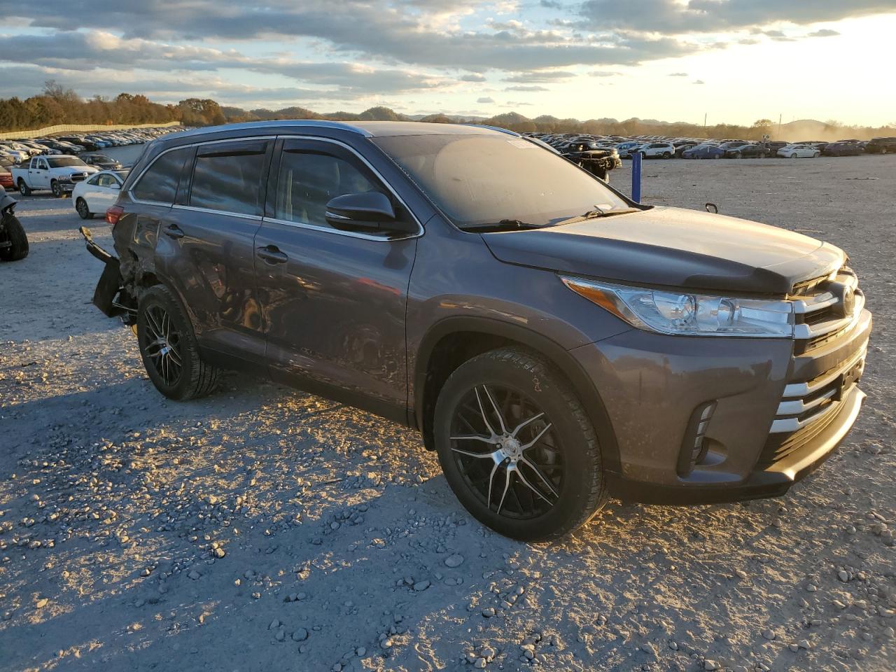 2019 Toyota Highlander - Image 4