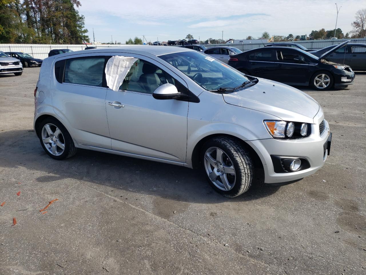 VIN 1G1JE6SBXF4198460 2015 CHEVROLET SONIC no.4