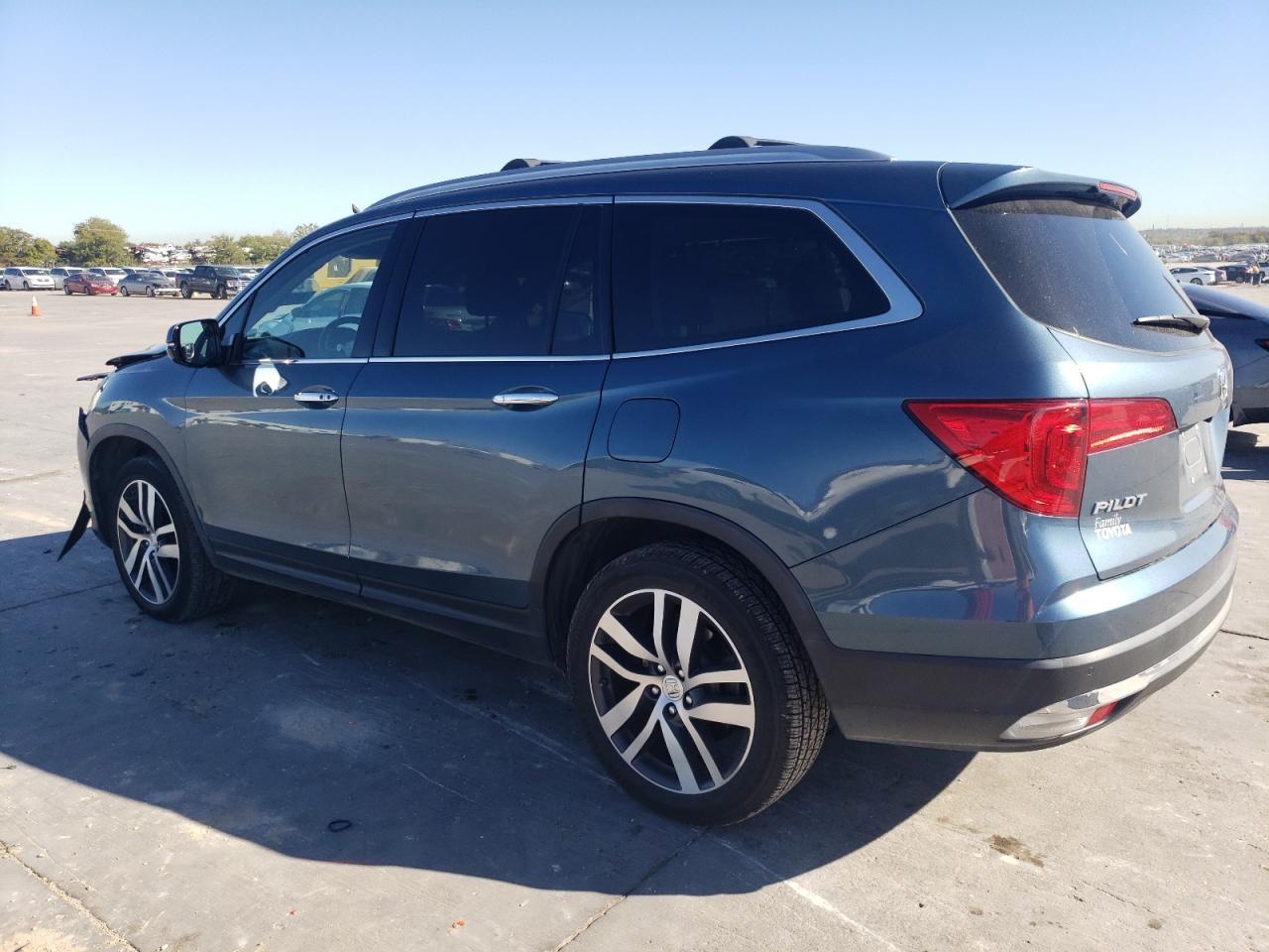 VIN 5FNYF5H90JB029793 2018 HONDA PILOT no.2