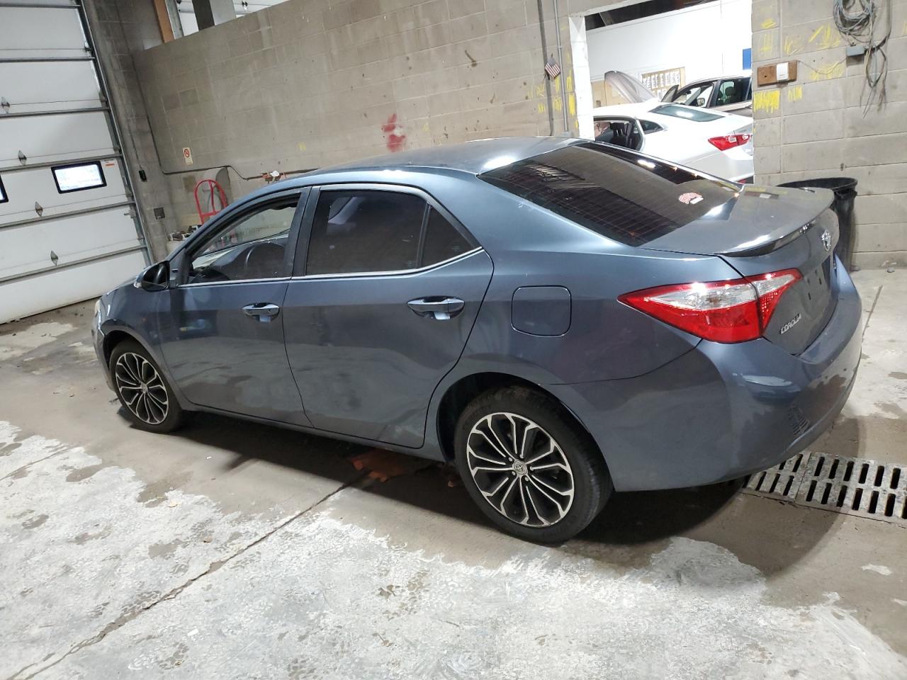 VIN 5YFBURHE6GP493541 2016 TOYOTA COROLLA no.2