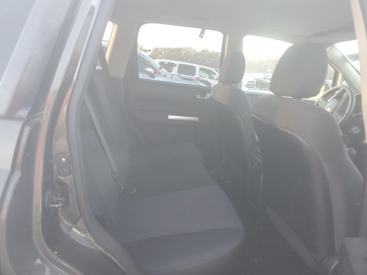 2011 Mitsubishi Endeavor - Image 11