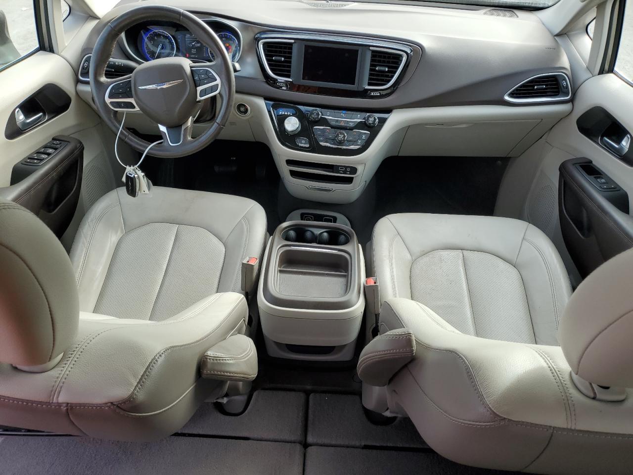 2018 Chrysler Pacifica - Image 8