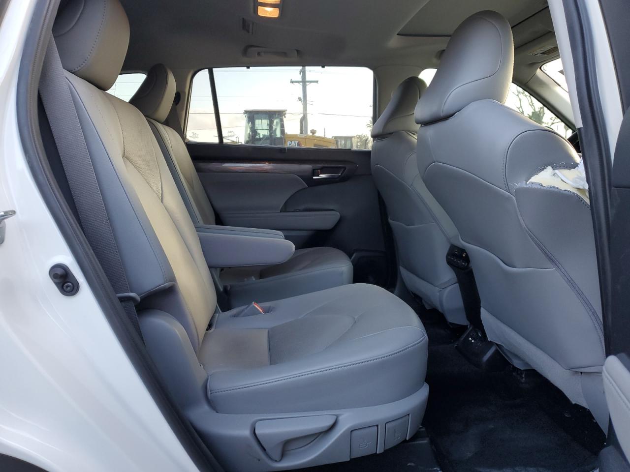 2020 Toyota Highlander - Image 11