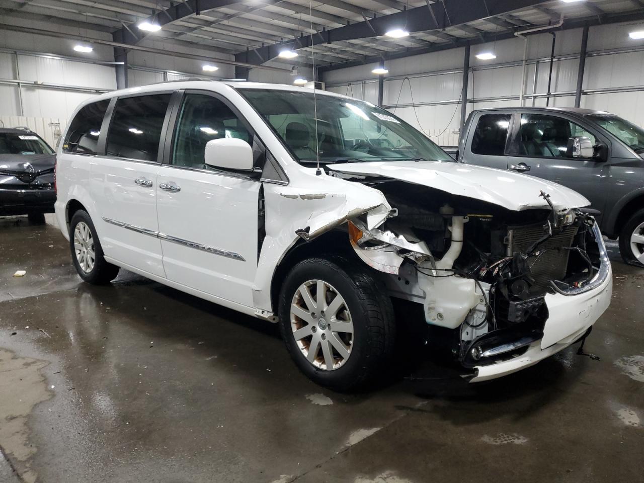 2016 Chrysler Town & Country - Image 4