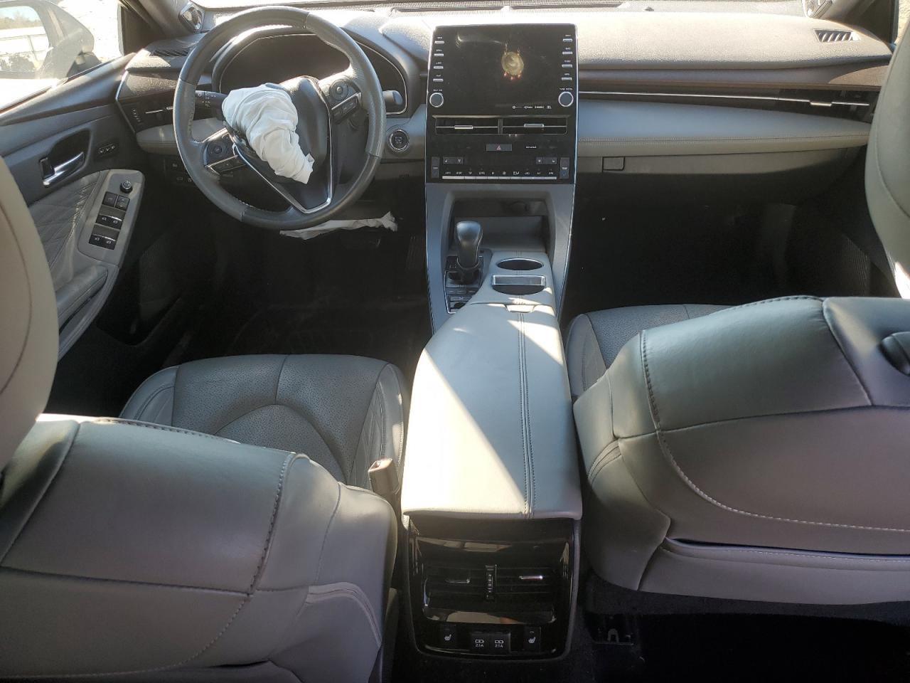 2019 Toyota Avalon - Image 8