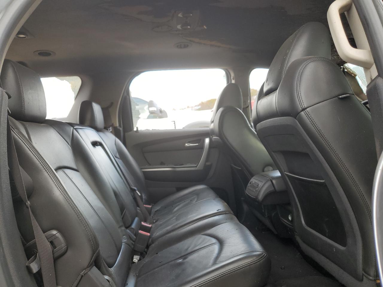 2010 GMC Acadia - Image 11