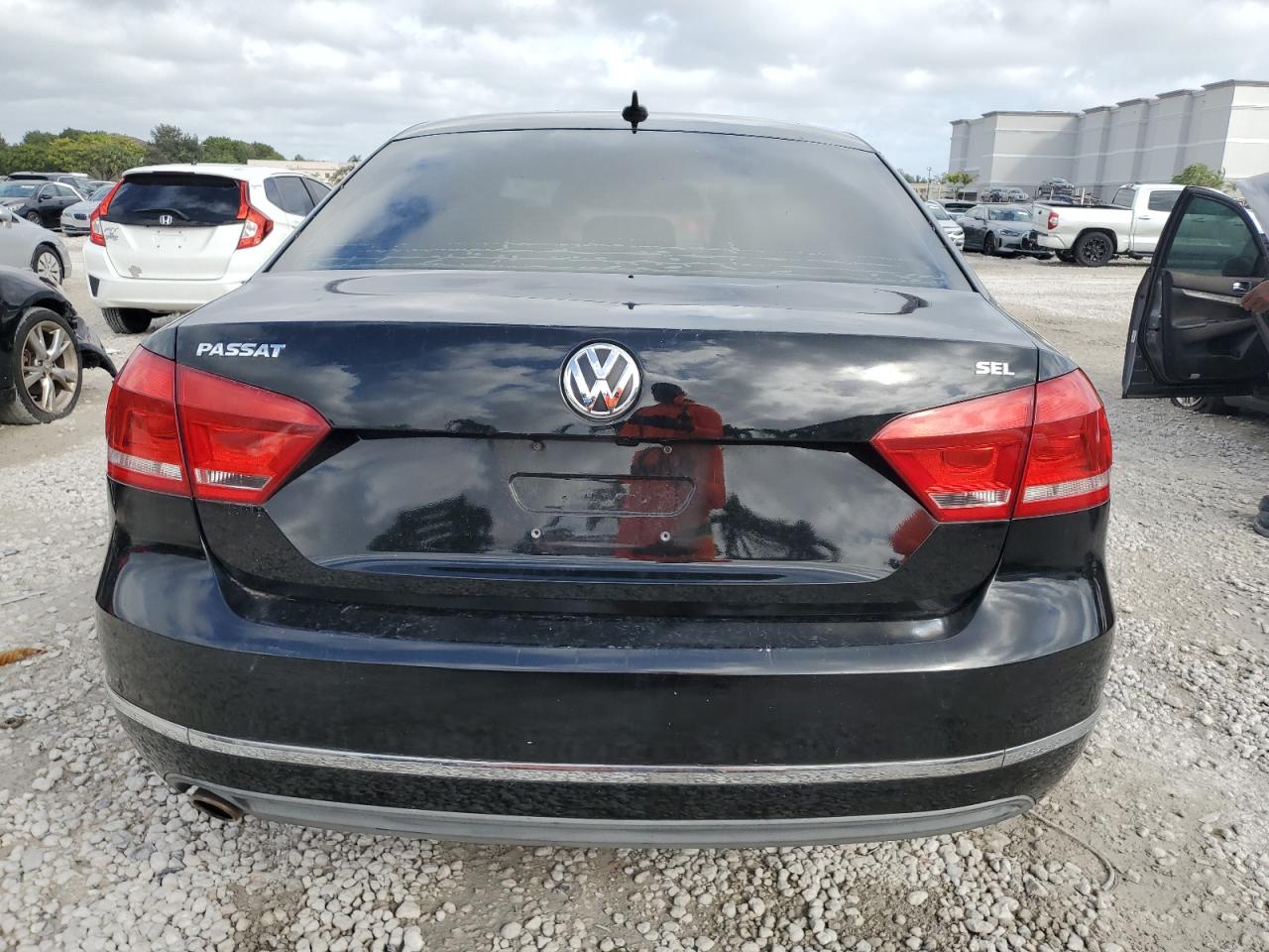 2013 Volkswagen Passat Sel VIN: 1VWCH7A33DC047872 Lot: 79620984