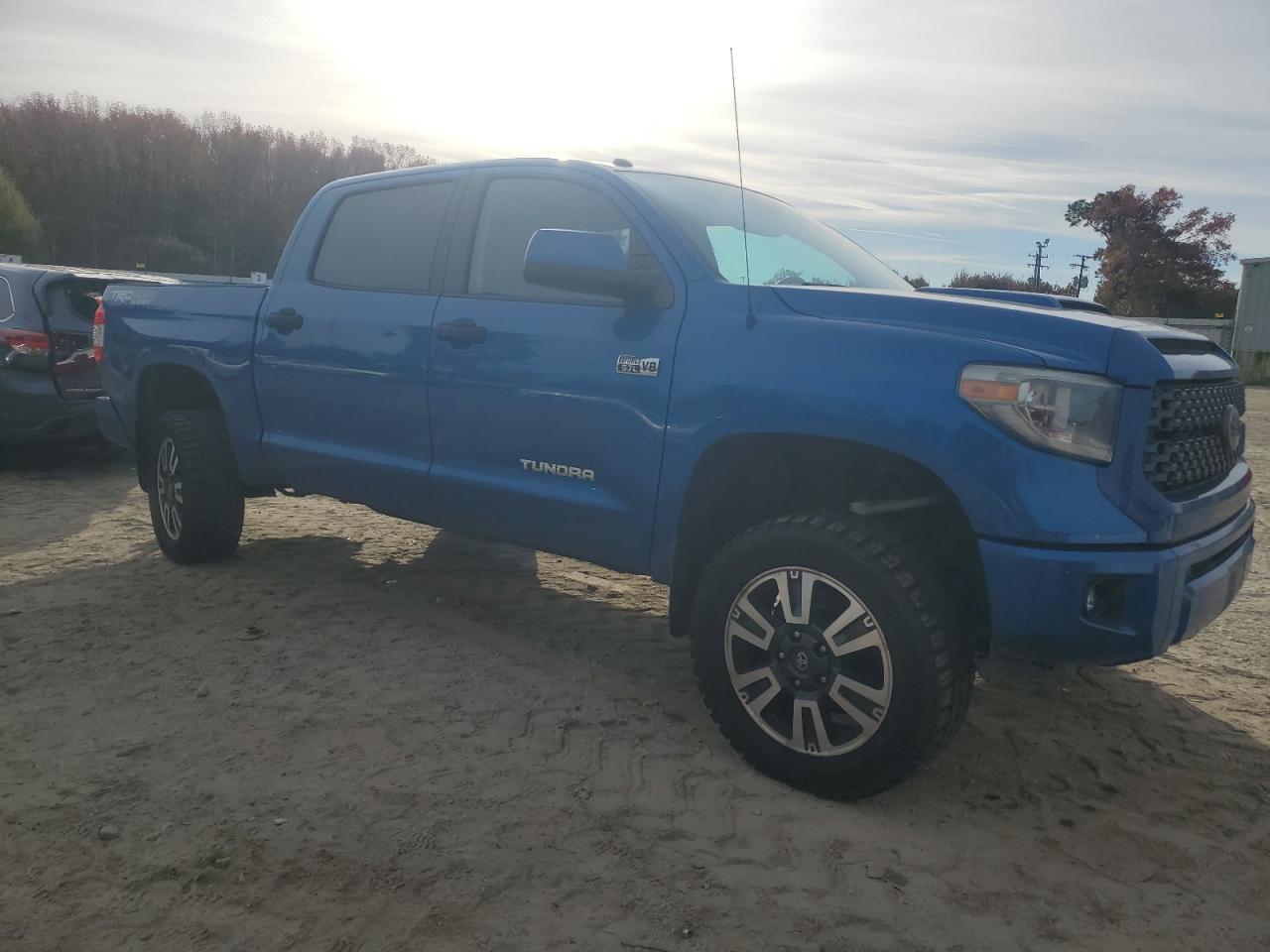 VIN 5TFDY5F16JX744847 2018 TOYOTA TUNDRA no.4