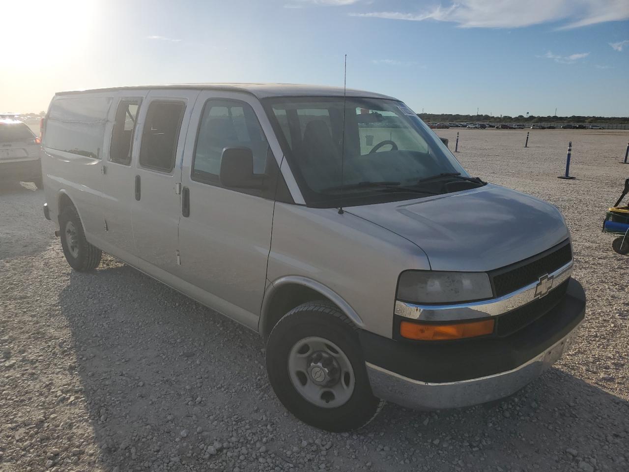 2009 Chevrolet Express - Image 4