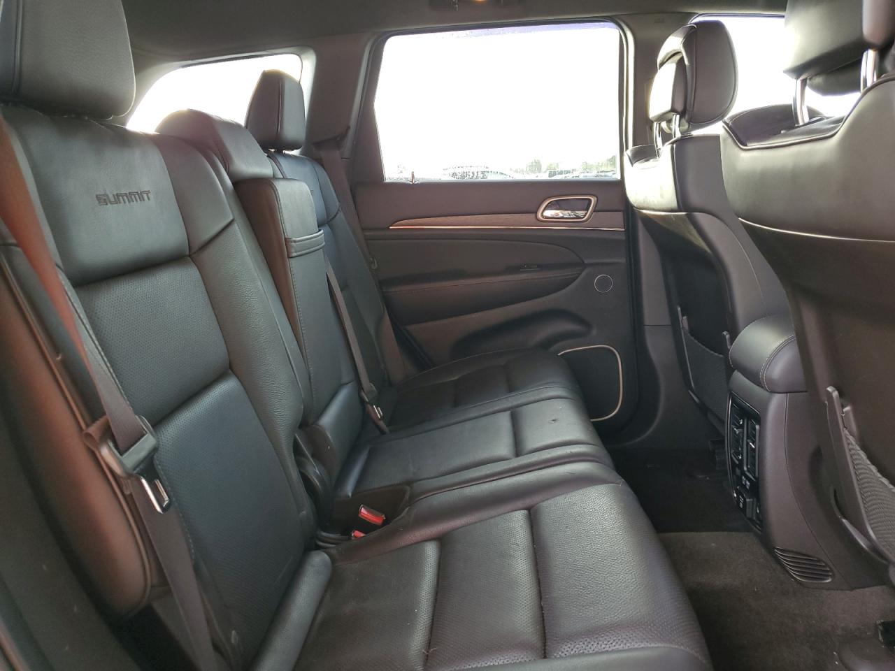 2015 Jeep Grand Cherokee - Image 11