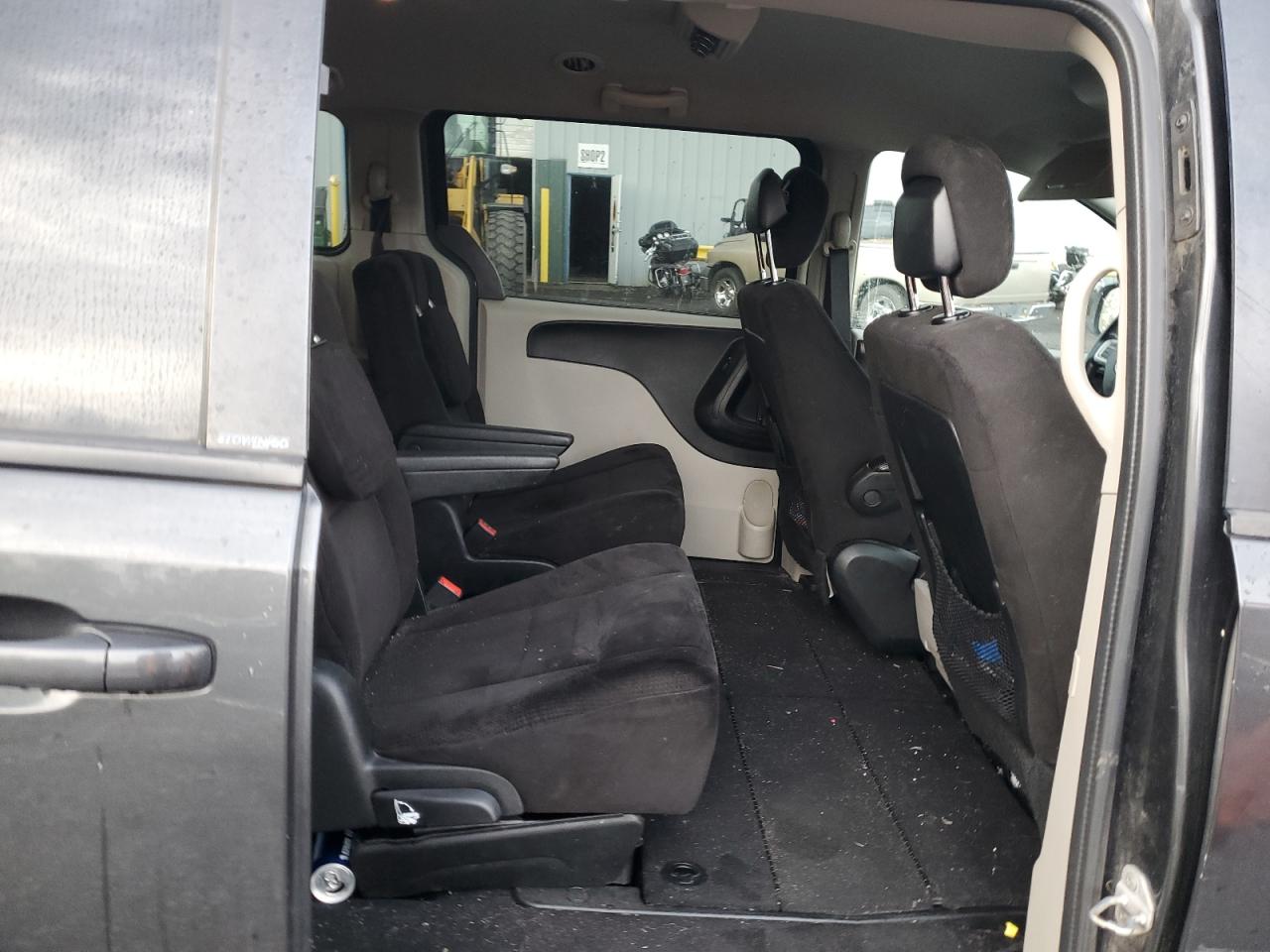 2012 Dodge Caravan - Image 11