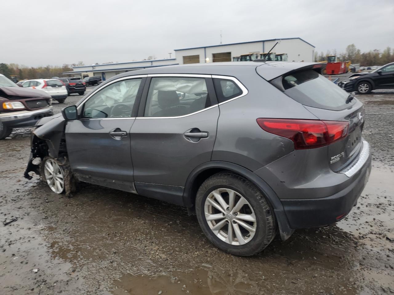 2018 Nissan Rogue - Image 2