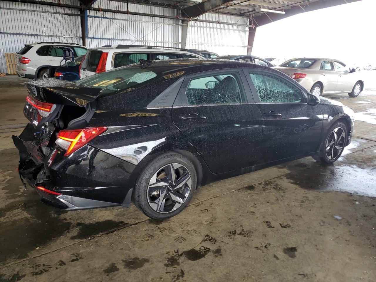 2023 Hyundai Elantra - Image 3