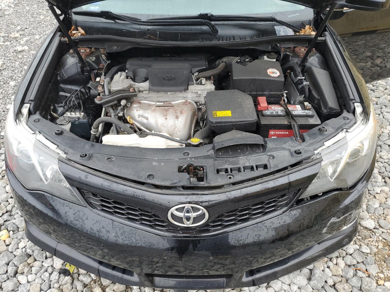 2014 Toyota Camry - Image 12
