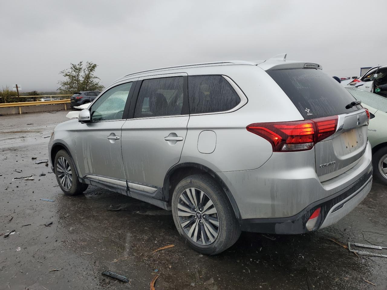 2020 Mitsubishi Outlander - Image 2